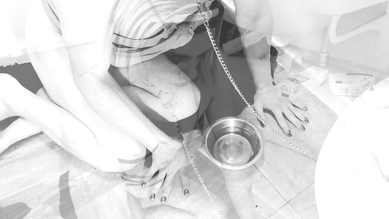 Lilly Disgrace: Masters Toilet Plays with Her Self While She Waits