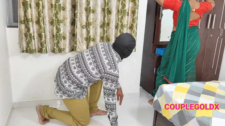 Sexy Komal: Thieves Sitting Secretly in Komal's House