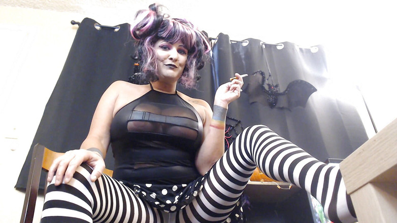 Abby Anna: Tongue sizzling smoke slave