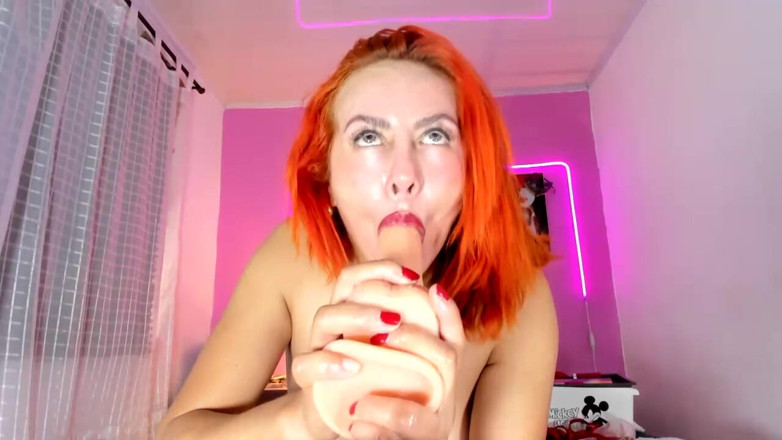 Niki Fox: Трахаю пальцями пизду до сквірту, а потім анального