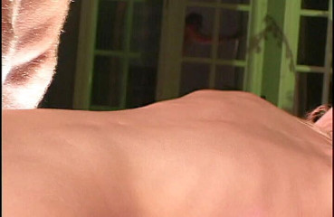 Perfect Porno: 無邪気な顔ストリッパーは彼女の喉を犯され、肛門が浸透しました