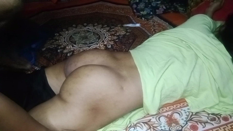 Deshi women: 18-річна студентка трахається в дупу, відео
