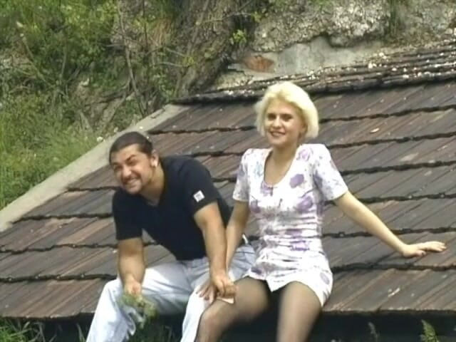 German amateur couples: sunahre baalon vaali mast jarman ki chhat par chudaee