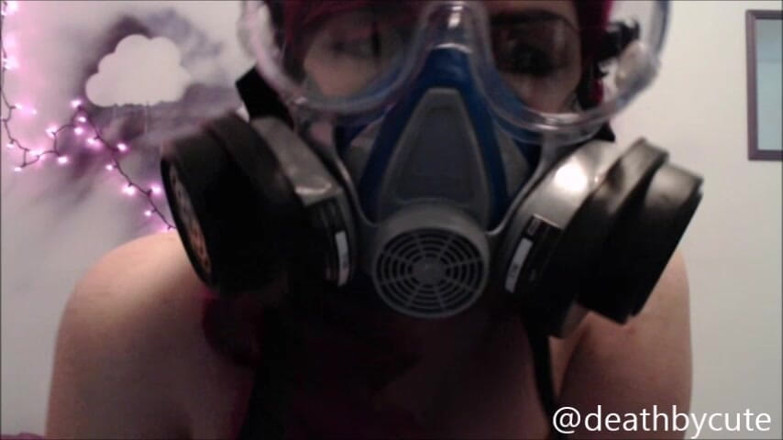 goddessjoules: Gasmaske-tag 4