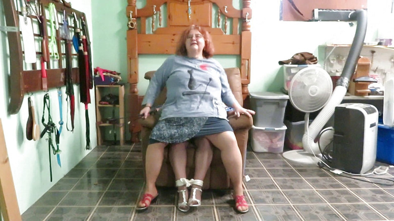 BBW nurse Vicki adventures with friends: बांधा और युवती पर बैठ गया