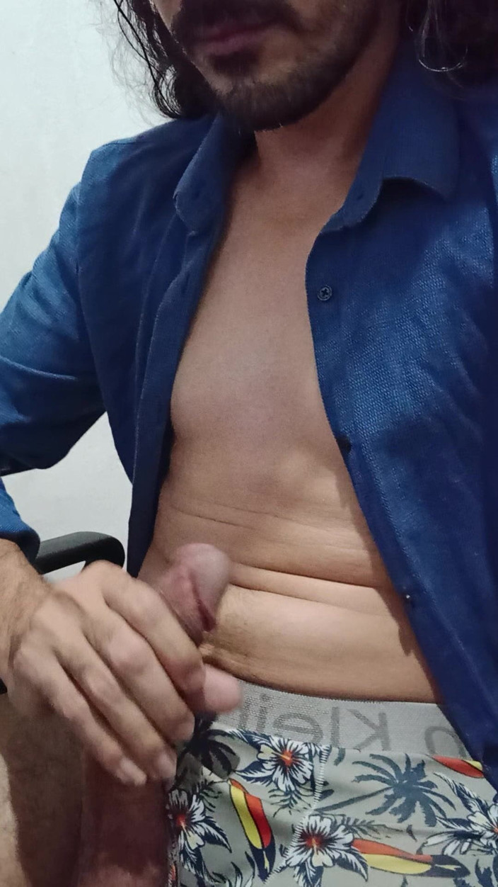 Mr Viking: Rapaz Latino Batendo Uma Com Pau Grande