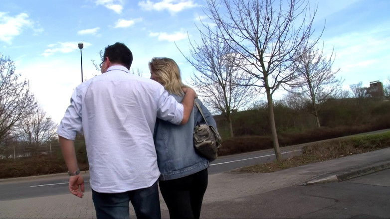 MMV EP BEST MOVIES AND CLIPS: Straßenficker Wildes Couch-hämmern