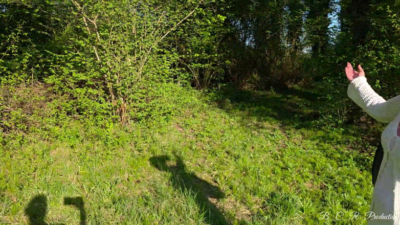Malou-Nu: Perdido En El Bosque... Y De Repente Se Pone Peligrosamente...