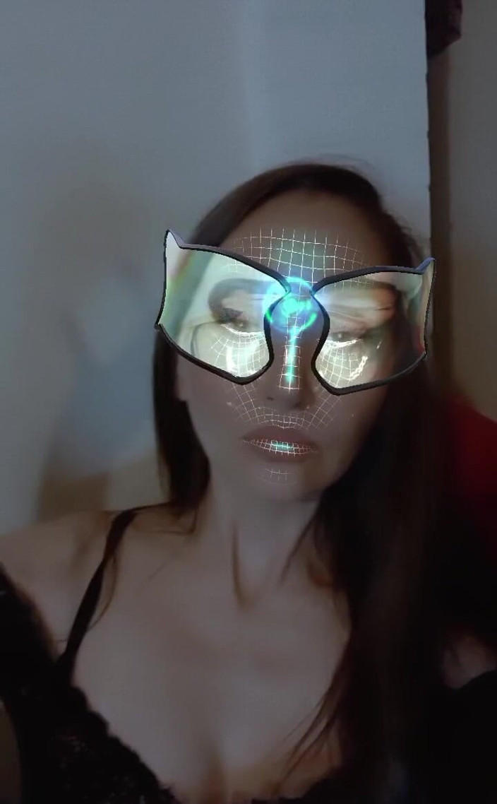 Dominatrix Redsonyja: Ajută-o pe regină să stea pe Tron. Partea 3
