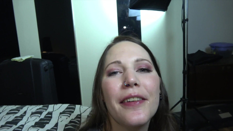 Viktoria Goo: Viktoria Goo - Sendo fodida e massivamente facializada pelo cara da...