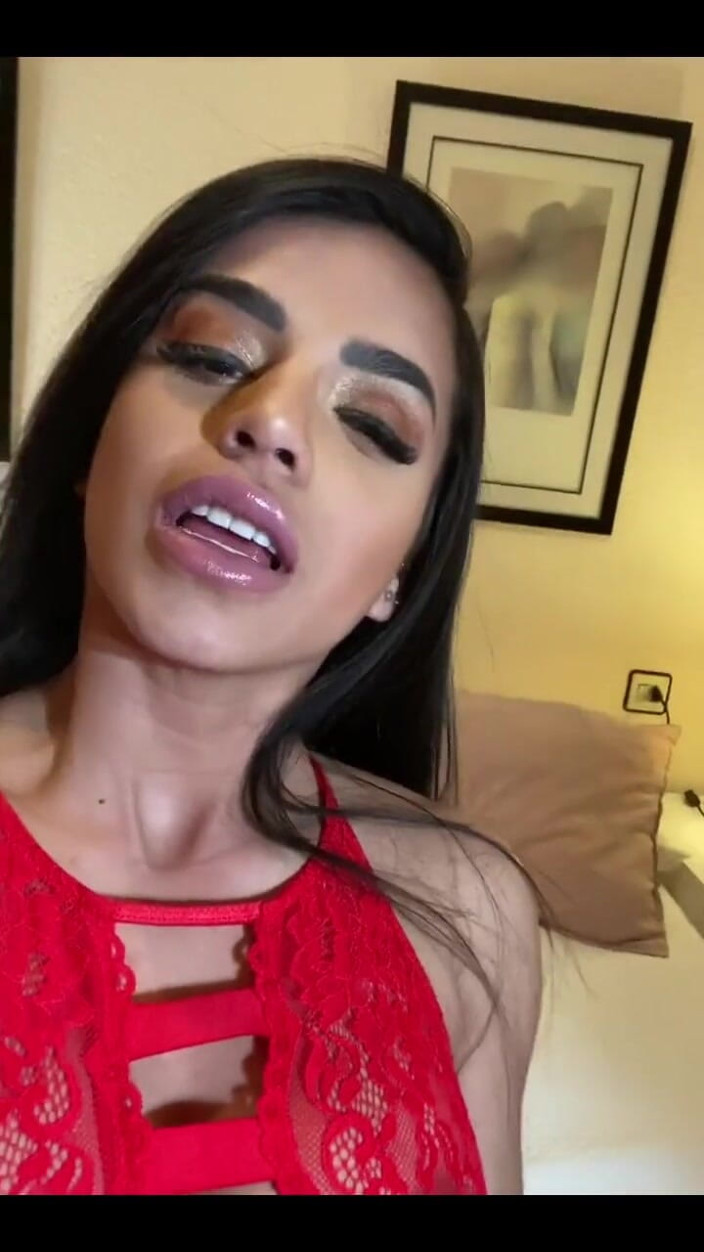 SARA RETALI: Uma garota muito safada