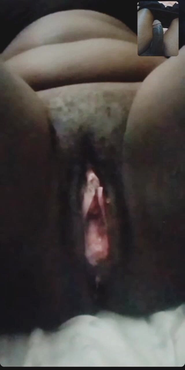 Me and my new slut: La vecchia matrigna nera si diverte a masturbarsi durante una...