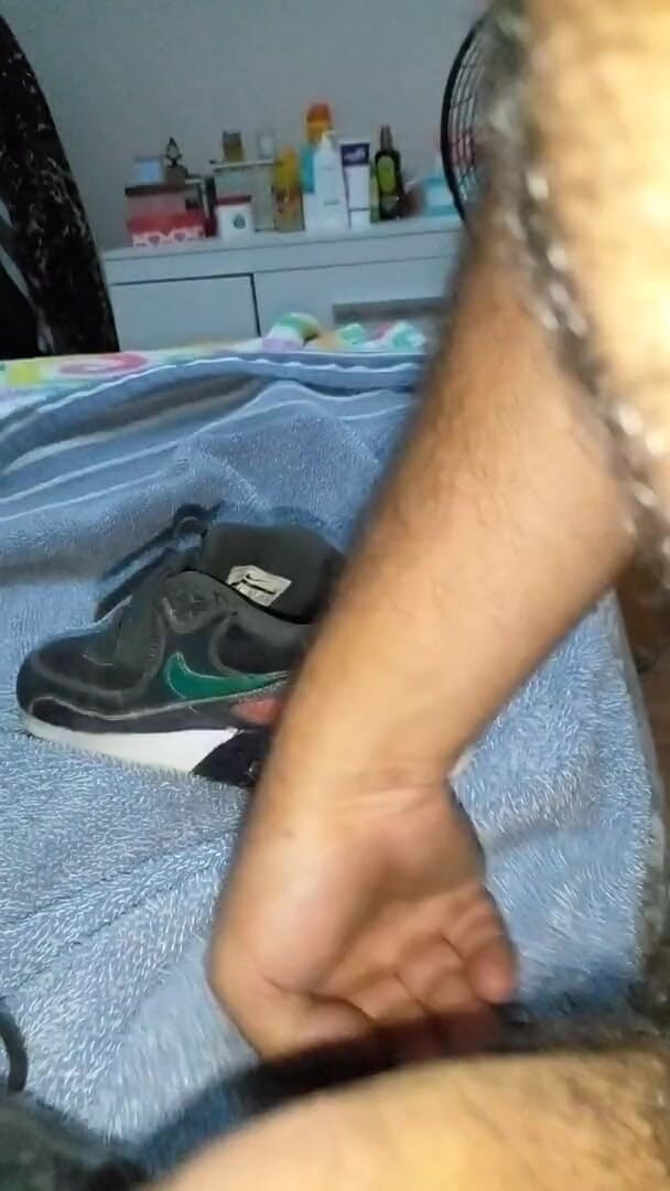 Sneakerfetish_BR: Sneaker-fick und sperma auf meinem alten air max