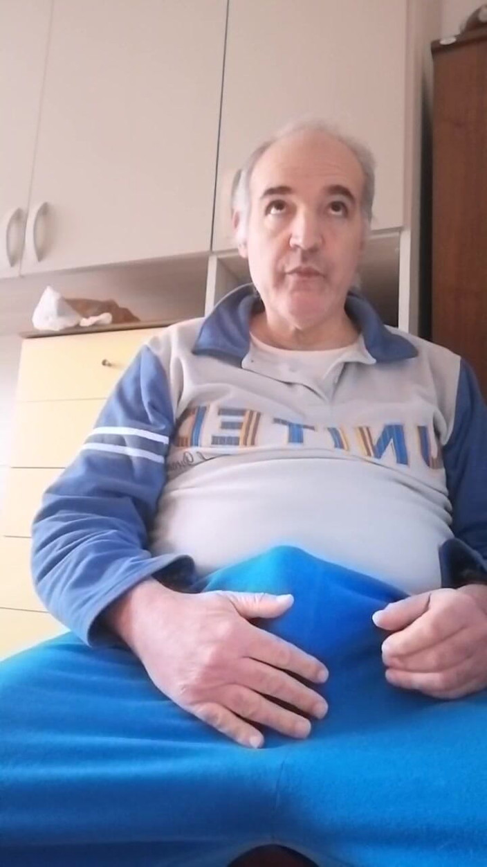 Setesesso7: Me masturbo la polla dura y me meto los dedos...