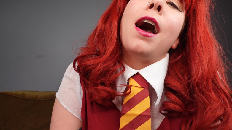 Deanna deadly: Hermione besa en primer plano- estudiante astute en primer plano