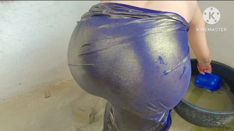Ankurpriya000: Il milf indiano si fa un bagno nel Sari quando...