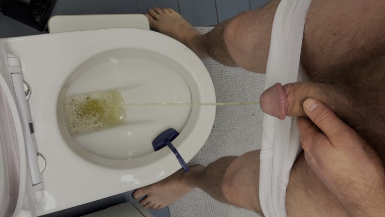 Beardedcummer: Collecte d’urine - 20 minutes de limonade juteuse !