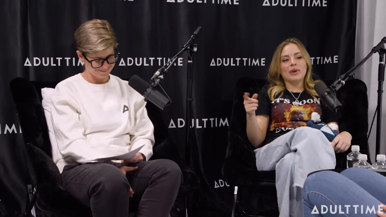Adult Time Podcast: Gizelle Blanco et Anna Claire Clouds Phéromone, ciseaux et touffe |...