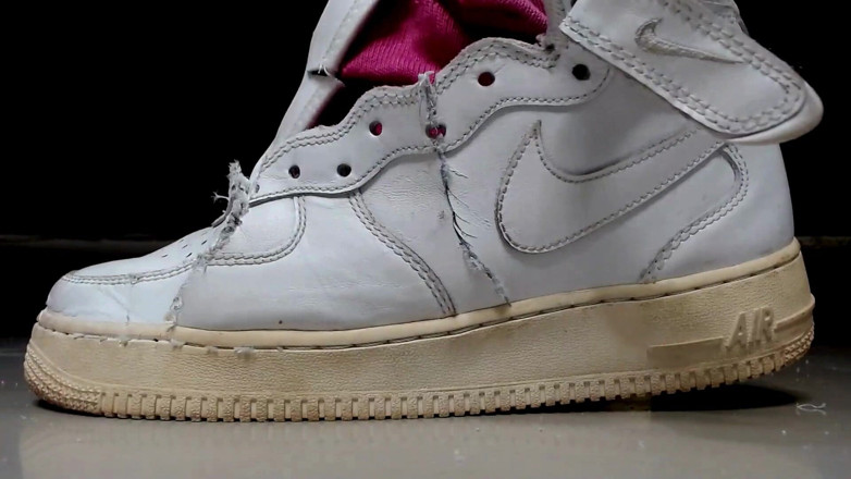 Maeling: Orgasmus Nike Turnschuhe zerstörung Füße Wachstum - Hulk Füße, Transformationsfetisch, Wachstumsfetisch