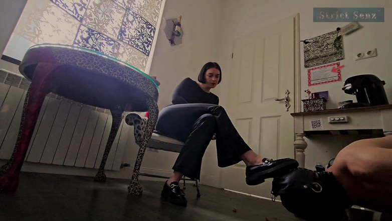 Strict Senz: Doamna Medea Extrem Dominare Feminină Umilire Zdrobire, Scuipat, Pișare, Călcare,...