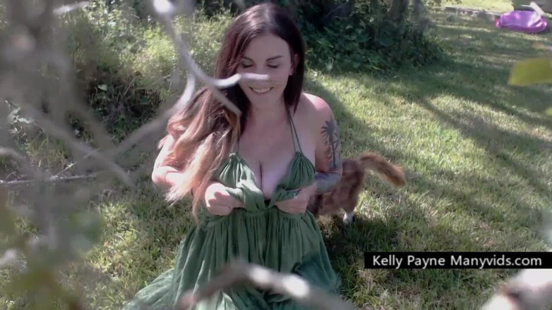 Kelly Payne: Ibu menyusui di luar ruangan biasin memekku
