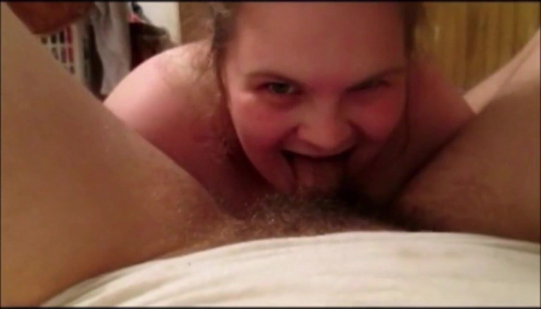 Fat Goddes: Joven esposa chupa una vieja polla peluda