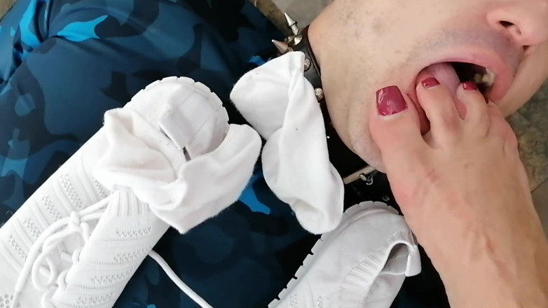 SassyTiff: Deusa Andreea fetiche por pés com sua puta