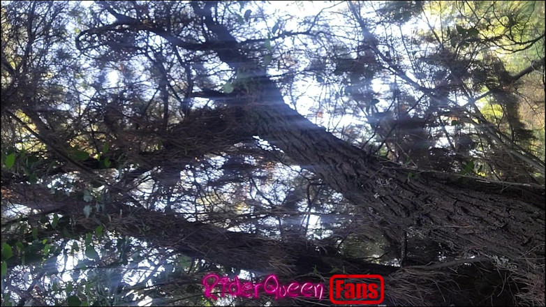 Only Riderqueen BBW Step Mom Latina Alone: Riderqueen da sola, all'aperto, video per i miei fan.