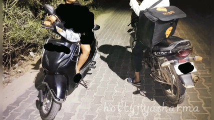 Hotty Jiya Sharmaa: 德西村女孩 jiya 被邻居性交