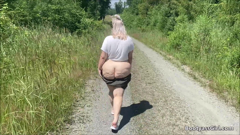 Bootyass Girl: Белую девушку с большой шикарной задницей трахнули в лесу