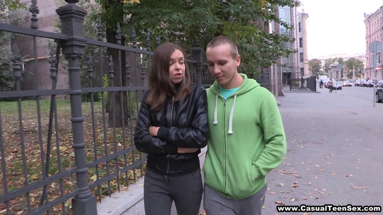 Casual Teen Sex: Прямий стрілок отримує щасливий трах