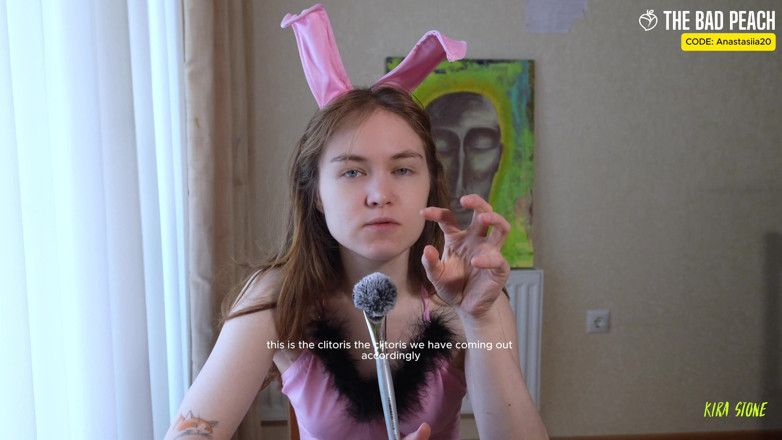 Kira Stone: 完成了！自然。我看着穿着兔子服装的玩具。坏桃子))))))