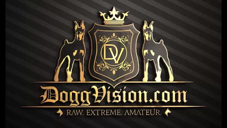 DoggVision: 戴绿帽子的妻子乱搞 3 大黑鸡巴 老公观看
