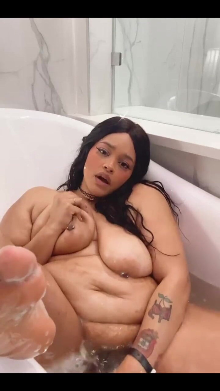 Big big cherry: Masturbace