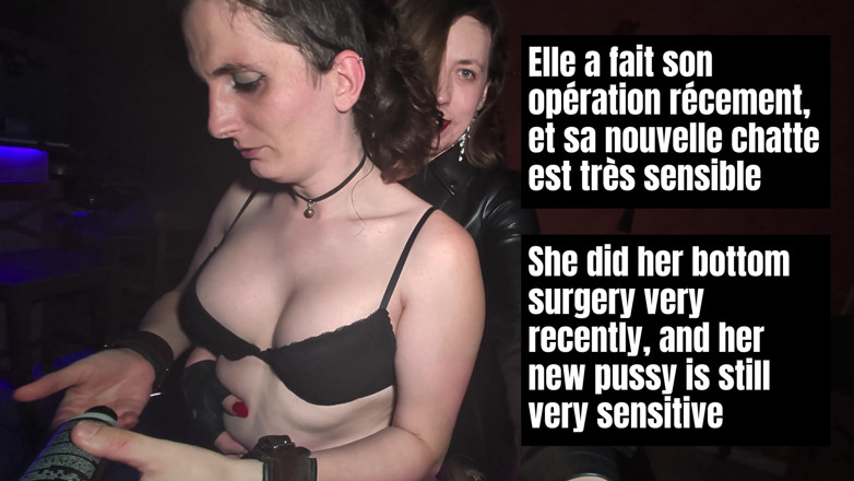Trans dominatrix Gabrielle L: Транс-домінаторка використовує свою покірну подругу для свого задоволення, незважаючи на її скрипи