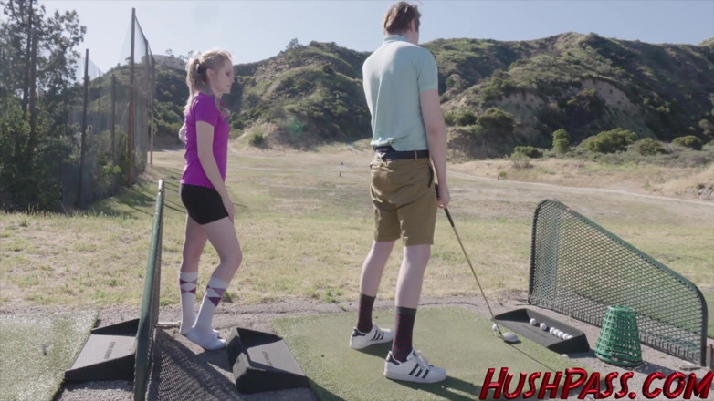 Hush Hush Entertainment: Golfprofi Sable jones mag lange, harte hits mit großen schlägen