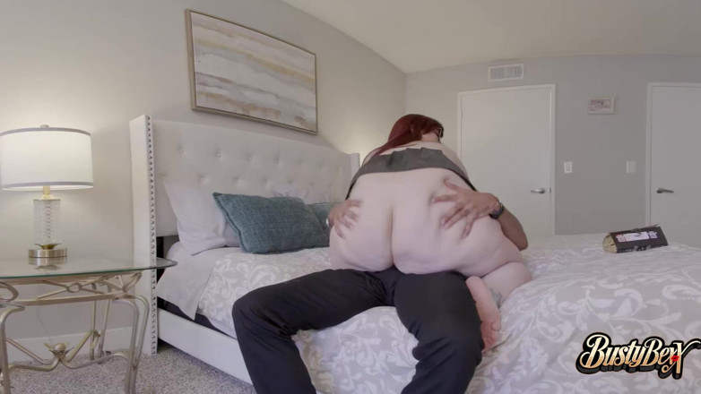 Busty Bexx: Examen du rendement