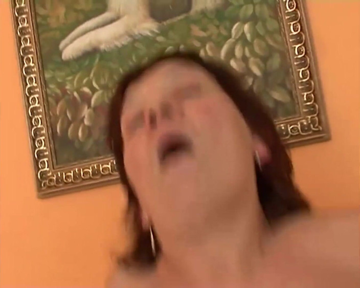 Mature Climax - 100% Mature Videos: Ze houdt nog steeds van pik rijden