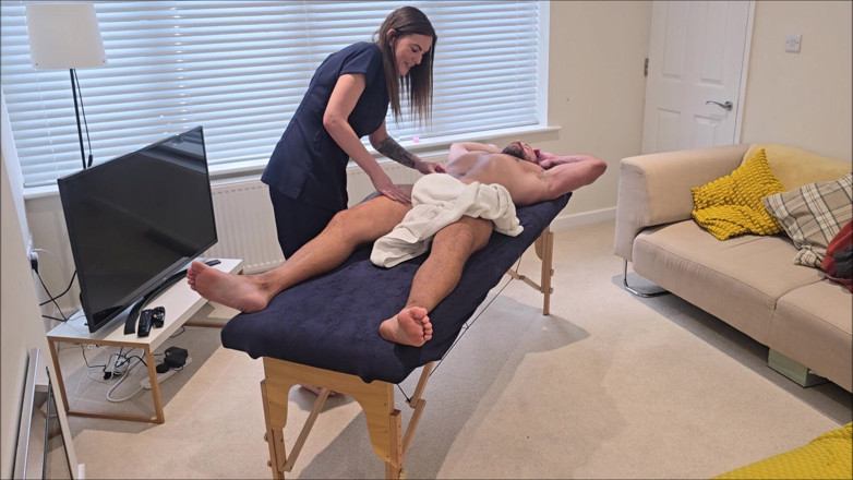 MassageRoomX: Массажистка показала мне, что представляют собой ее реальные навыки