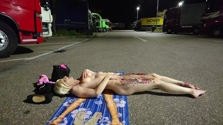 sweetfeet29: Nagi przez truckerów