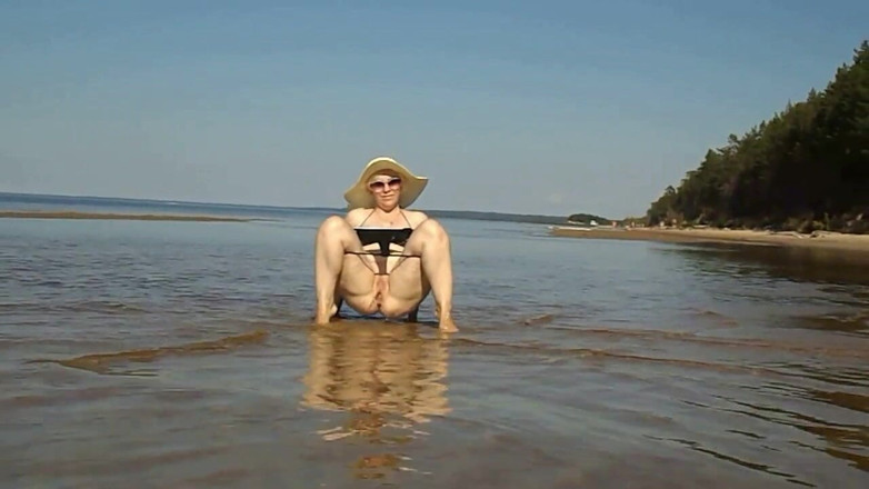 RedRoseRus: Heiß am Strand -15