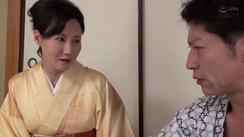 Raptor Inc: Prémie Japonsko: 12 krásných MILfek v kulturním oblečení, hladová po sexu -2