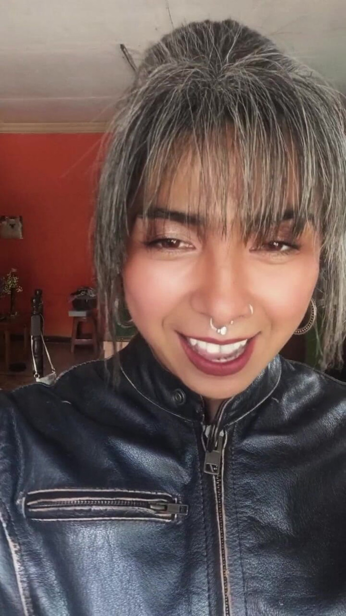 Casia Castro: Langsam einatmen, Rauchanweisungen in Leder.