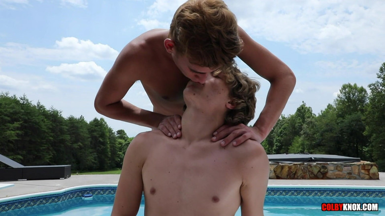 Colby Knox: Scotty knox ngentot sama robin moore dari belakang