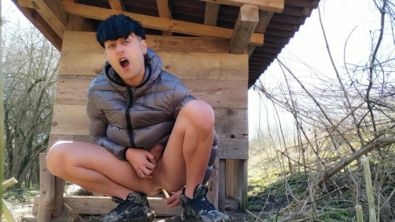 Idmir Sugary: Futai cu vibrator în ghemuire și gemete în grădină