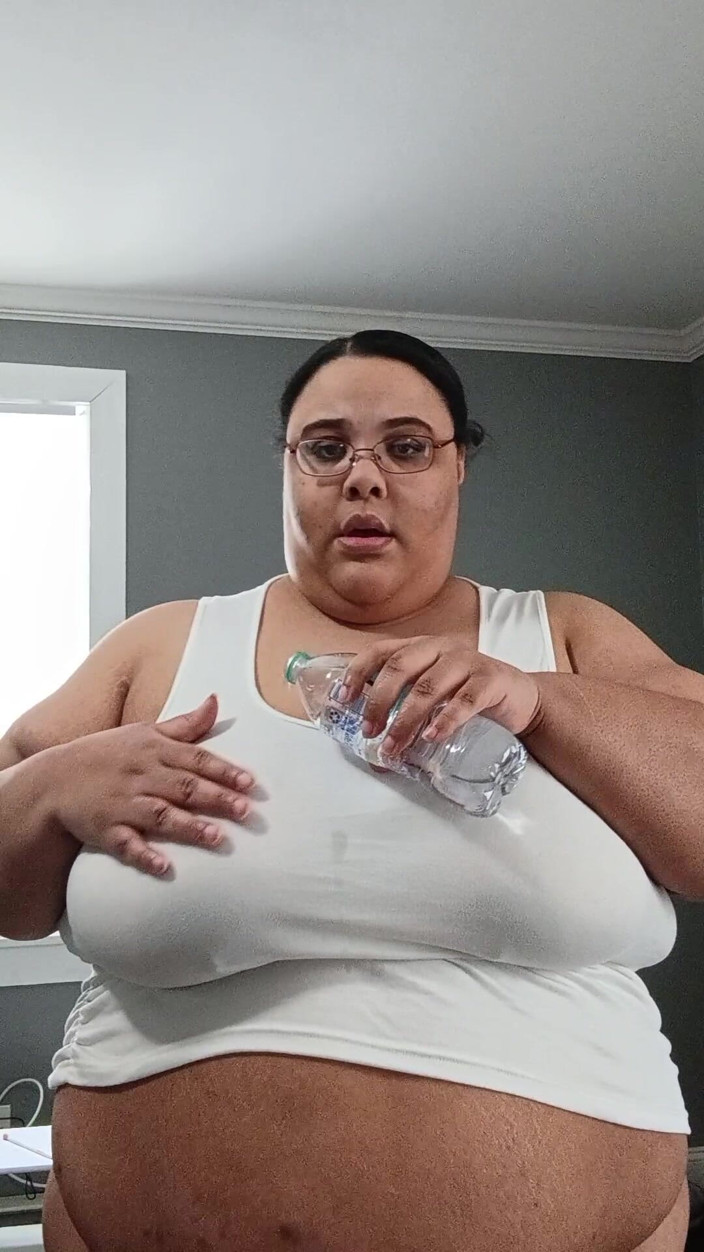 Jessica pigslut: Seins mouillés