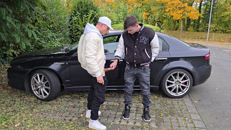 boyzxy212: Hete jonge homojongens hebben seks zonder condoom op een parkeerplaats,...