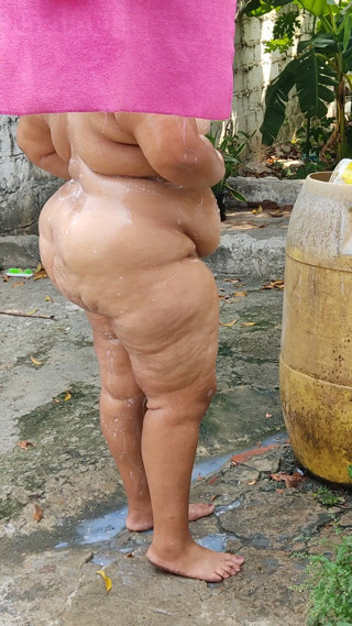 Gordita Culo Rico: My Stepson Spies on Me While I Bathe in the...