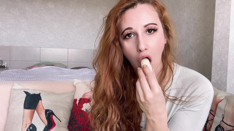 Holy_Red: Seducție sexy cu limba banană