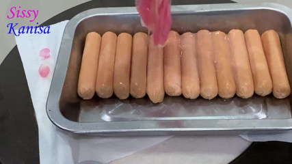 SissyKanisa: Sis-k comiendo salchichas por su anal